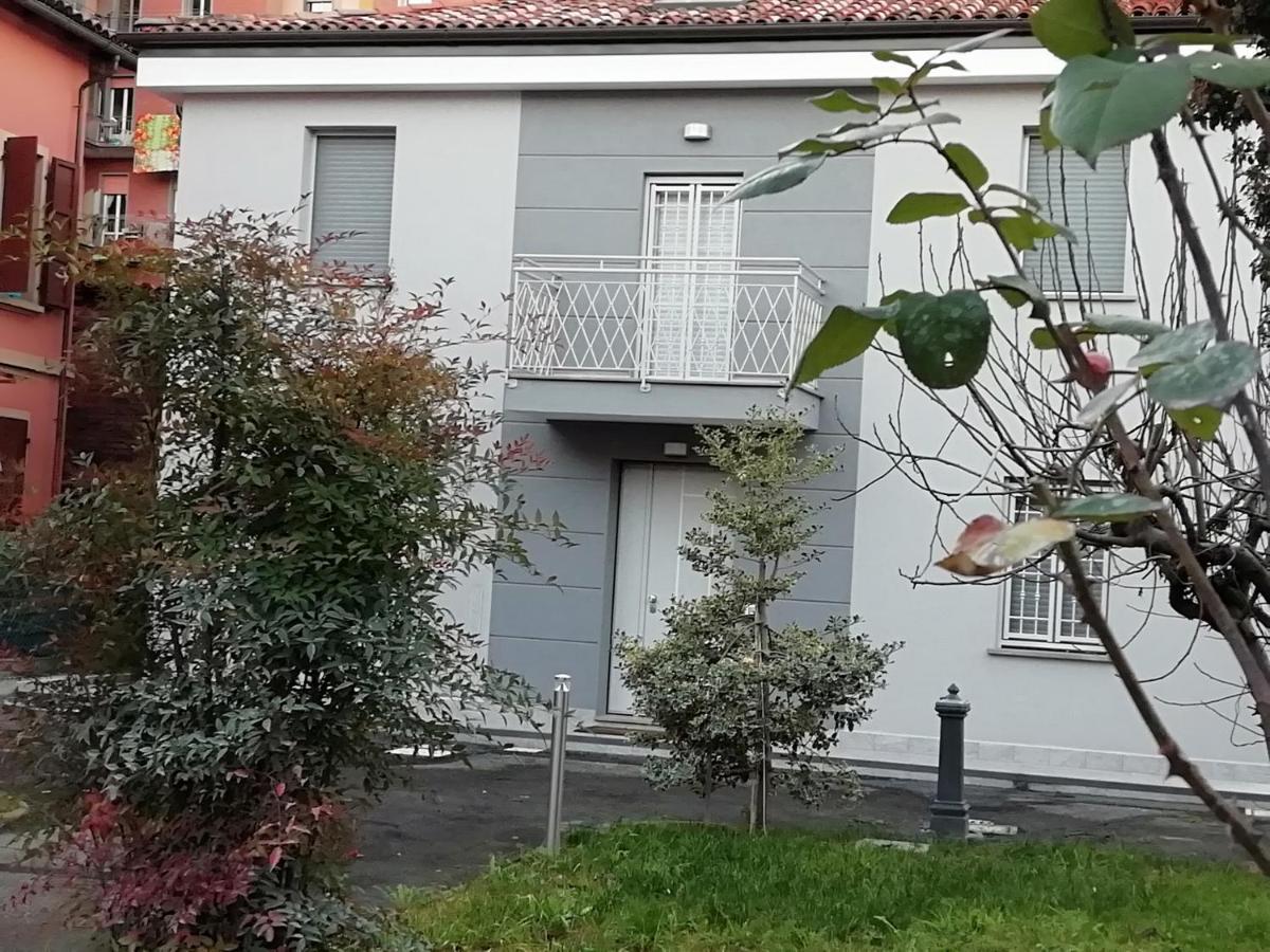 Grigio Perla Panigale, Villetta Con Giardino E Parcheggio Privato Fino A Tre Posti Auto - Un Oasi Di Tranqullita 博洛尼亚 外观 照片